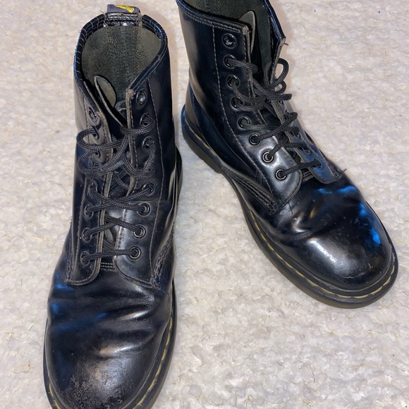 DOC MARTENS Size 9 - Picture 2 of 8